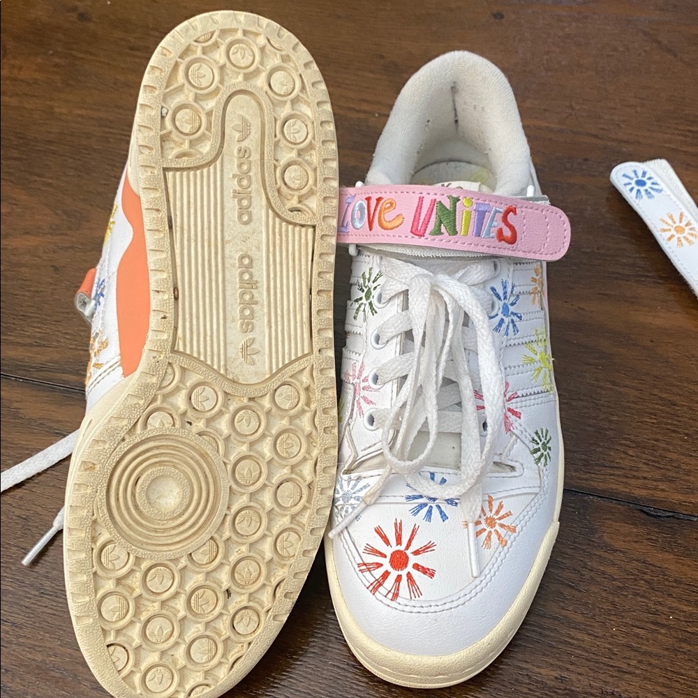 Adidas' White Sneakers with Colorful Floral Design - Picture 5 of 10